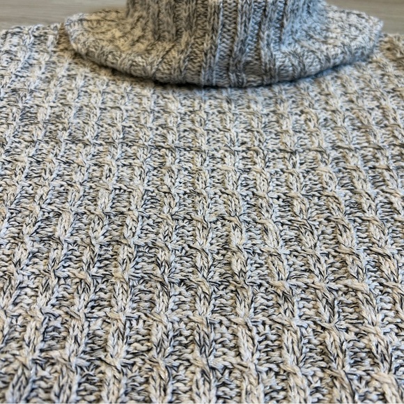 Free People Grey Cropped Knit Long Sleeve Turtle Neck Sweater - M. - Picture 2 of 10